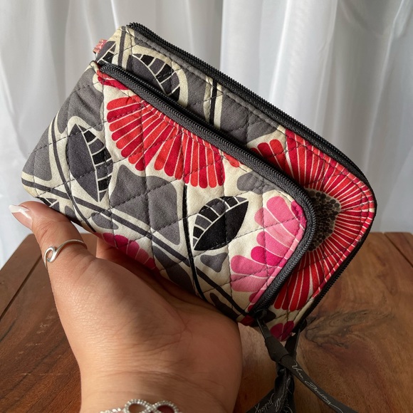 Vera Bradley wristlet - Picture 4 of 5